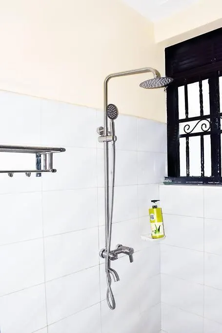 Kt Furnished Apartments كامبالا 0*,